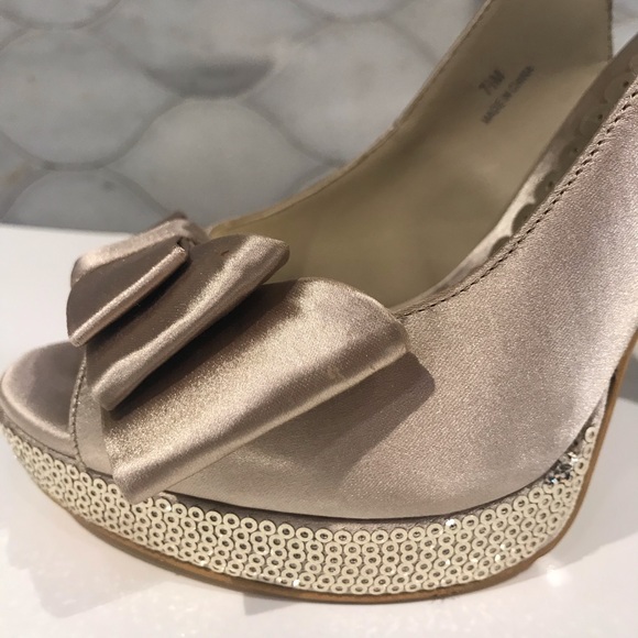 Lulu Townsend gold satin peep-toe platform heels - Picture 8 of 13